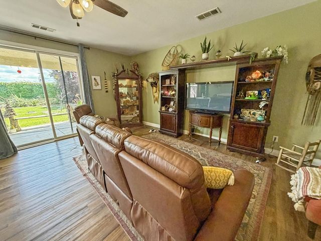 2811 Walton Avenue, Sanger, CA 93657