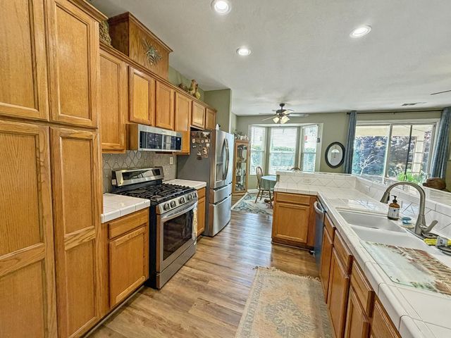 2811 Walton Avenue, Sanger, CA 93657
