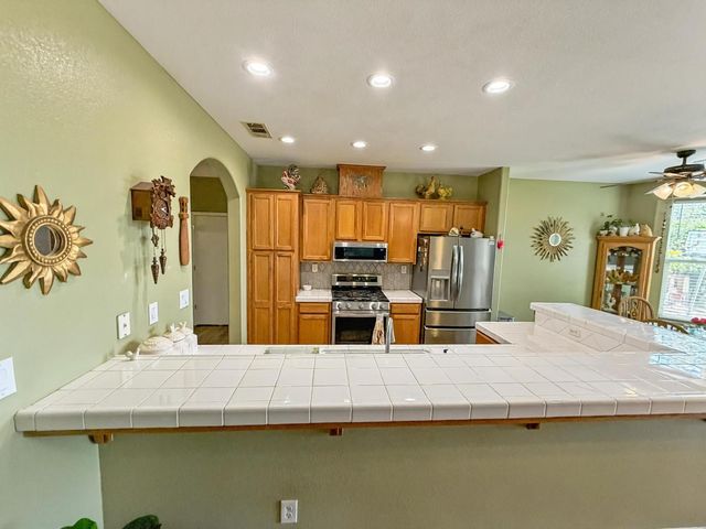 2811 Walton Avenue, Sanger, CA 93657