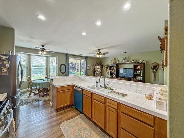 2811 Walton Avenue, Sanger, CA 93657