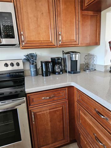 9441 Live Oak Pl 407, Davie, FL 33324