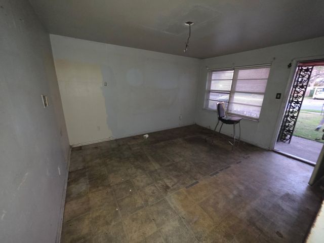 323 Satinwood Drive, Dallas, TX 75217