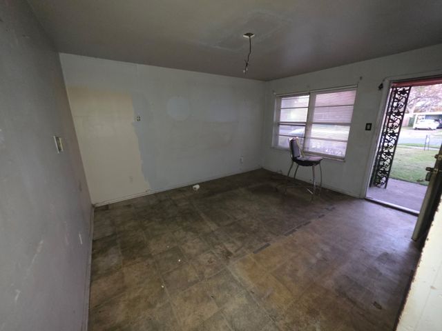 323 Satinwood Drive, Dallas, TX 75217