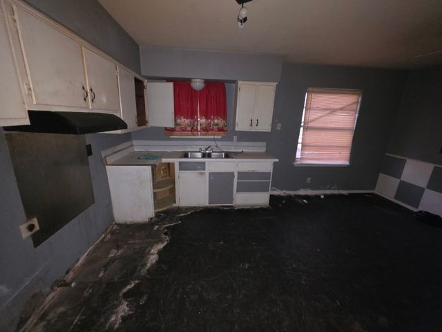 323 Satinwood Drive, Dallas, TX 75217