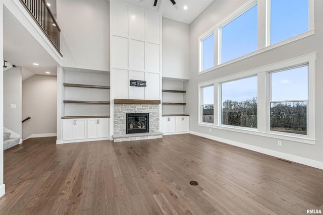 6928 WILDERNESS Pointe, Bettendorf, IA 52722