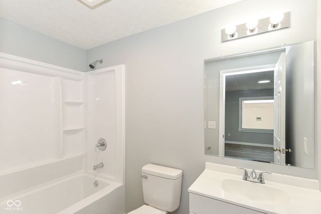 49 Center Street, Whiteland, IN 46184