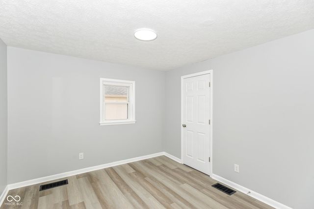 49 Center Street, Whiteland, IN 46184