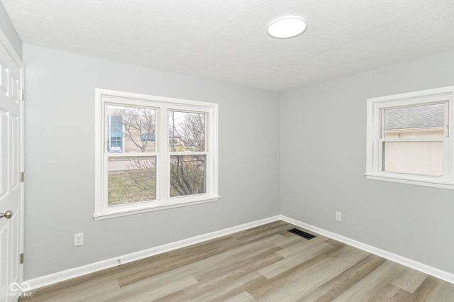 49 Center Street, Whiteland, IN 46184