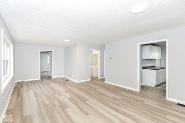 49 Center Street, Whiteland, IN 46184