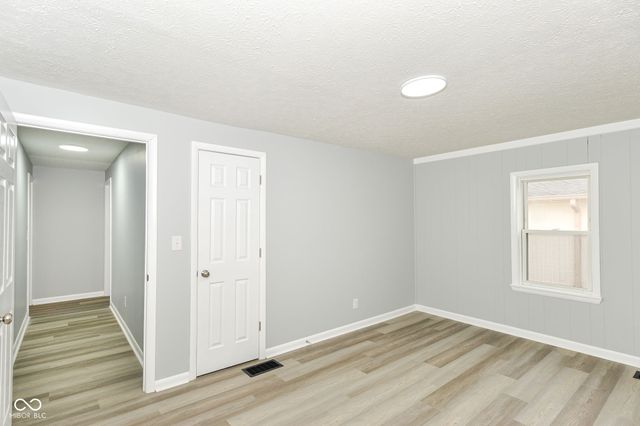 49 Center Street, Whiteland, IN 46184