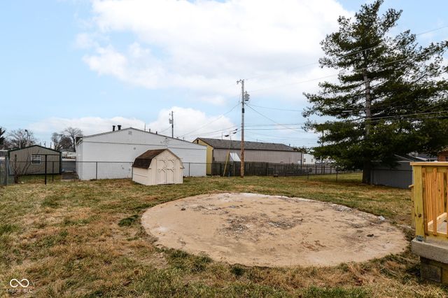 49 Center Street, Whiteland, IN 46184