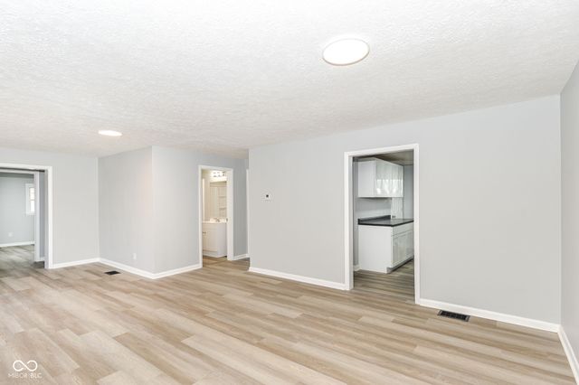 49 Center Street, Whiteland, IN 46184