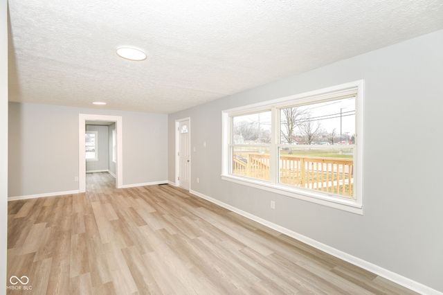 49 Center Street, Whiteland, IN 46184