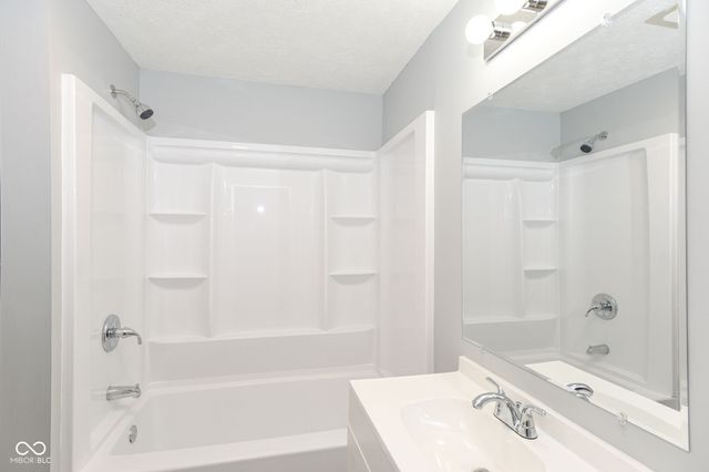 49 Center Street, Whiteland, IN 46184