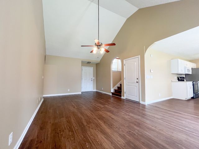 2763 Ridgepole Dr, Clarksville, TN 37040