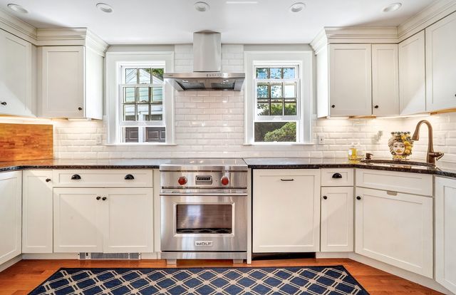 41 Hillcrest Ave, Melrose, MA 02176