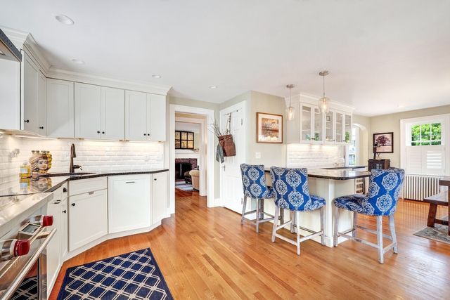 41 Hillcrest Ave, Melrose, MA 02176