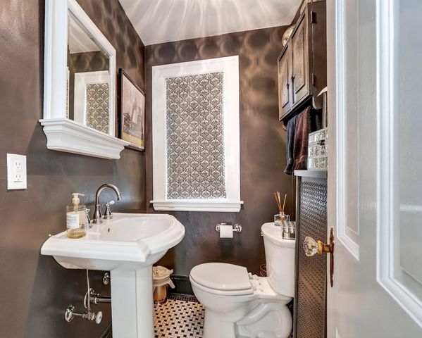 41 Hillcrest Ave, Melrose, MA 02176