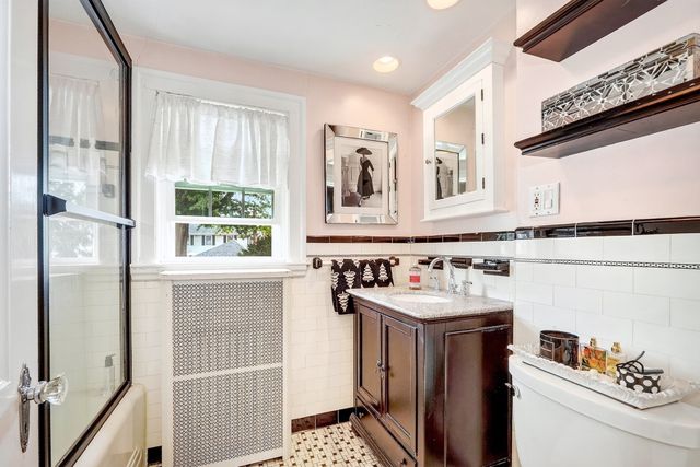 41 Hillcrest Ave, Melrose, MA 02176