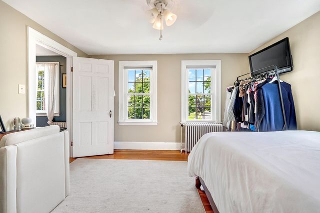 41 Hillcrest Ave, Melrose, MA 02176