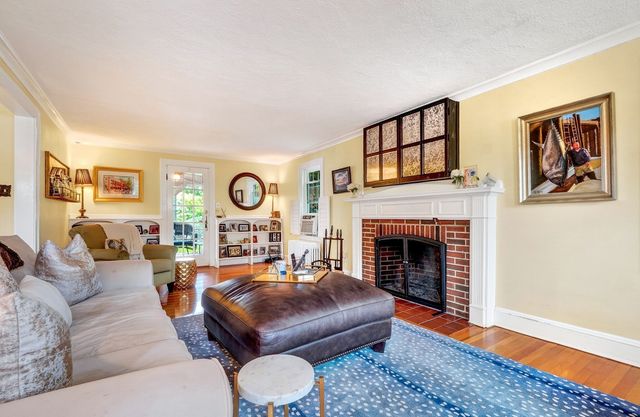 41 Hillcrest Ave, Melrose, MA 02176