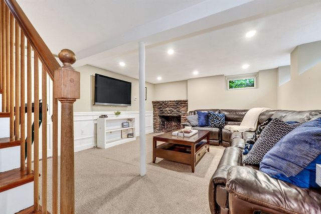 41 Hillcrest Ave, Melrose, MA 02176