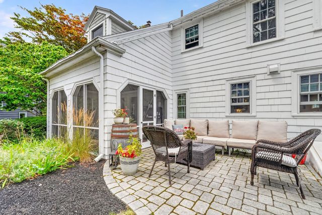 41 Hillcrest Ave, Melrose, MA 02176