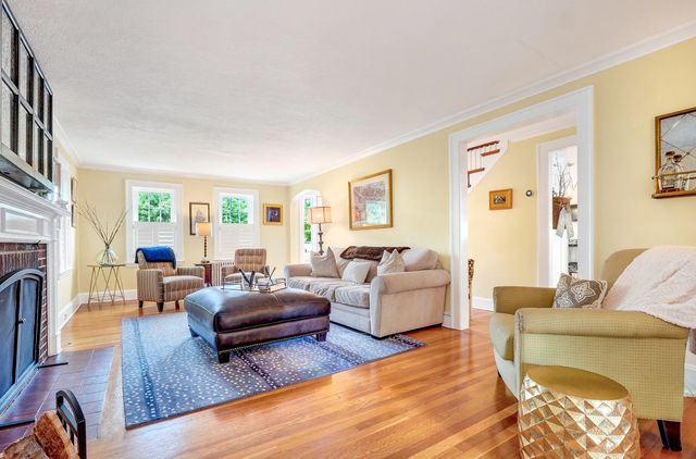 41 Hillcrest Ave, Melrose, MA 02176