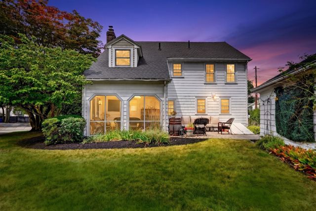 41 Hillcrest Ave, Melrose, MA 02176