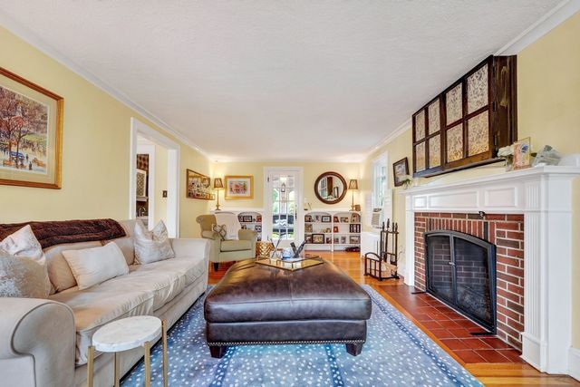41 Hillcrest Ave, Melrose, MA 02176