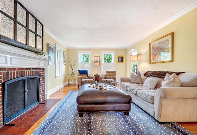 41 Hillcrest Ave, Melrose, MA 02176