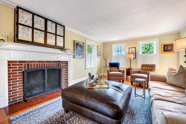 41 Hillcrest Ave, Melrose, MA 02176