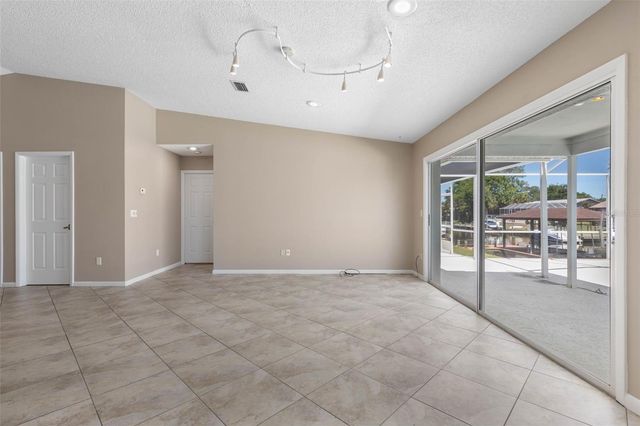 21 CRESCENT COURT S, Palm Coast, FL 32137