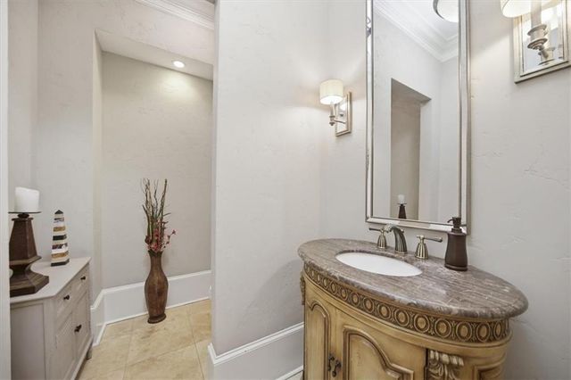 890 Marseilles Drive, Sandy Springs, GA 30327