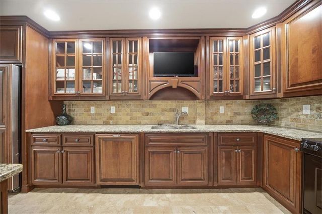 890 Marseilles Drive, Sandy Springs, GA 30327