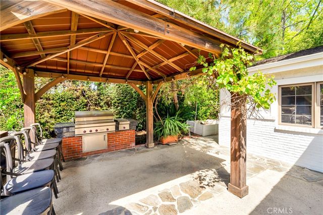 5441 Calvin Avenue, Tarzana, CA 91356