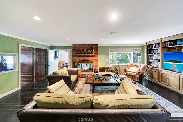 5441 Calvin Avenue, Tarzana, CA 91356