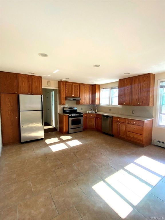 18 Temple Street 2, Williston Park, NY 11596