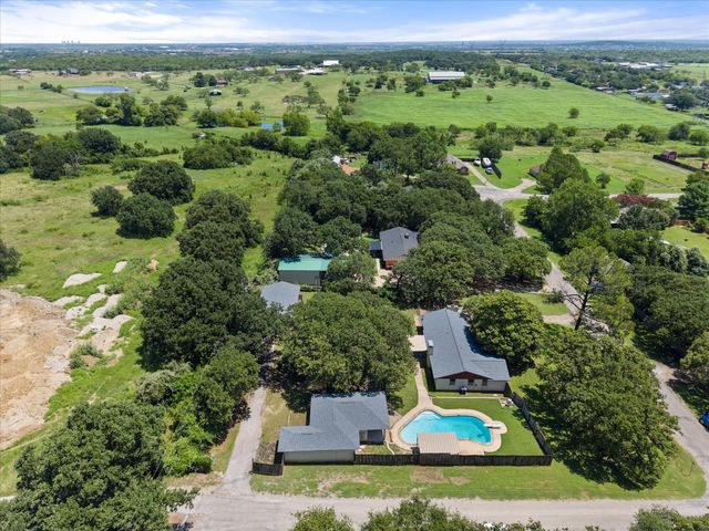2008 Valley Drive, Crowley, TX 76036