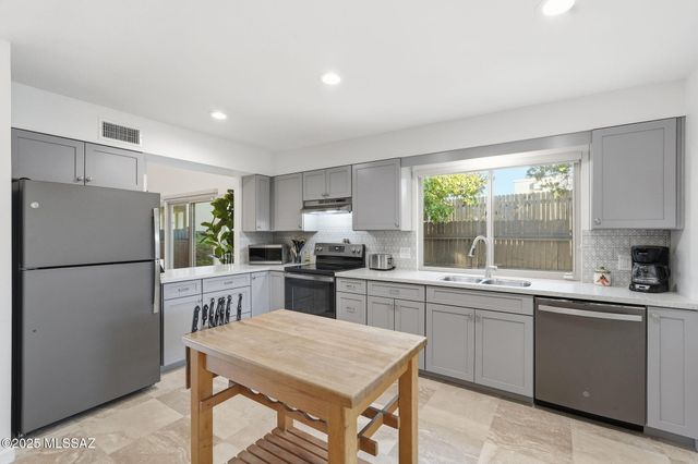 9812 E Skyview Drive, Tucson, AZ 85748