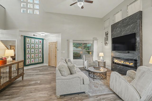 10037 Barrinson NE, Albuquerque, NM 87111
