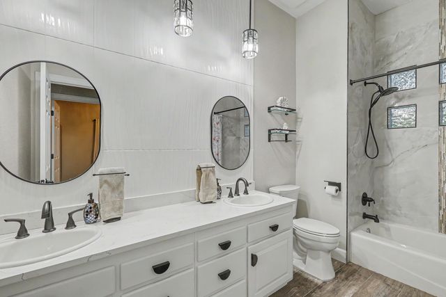 10037 Barrinson NE, Albuquerque, NM 87111
