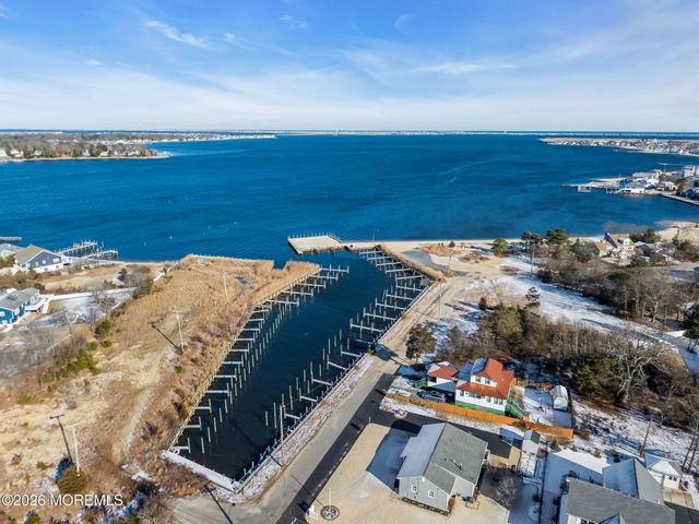 20 Fairwood Drive, Bayville, NJ 08721