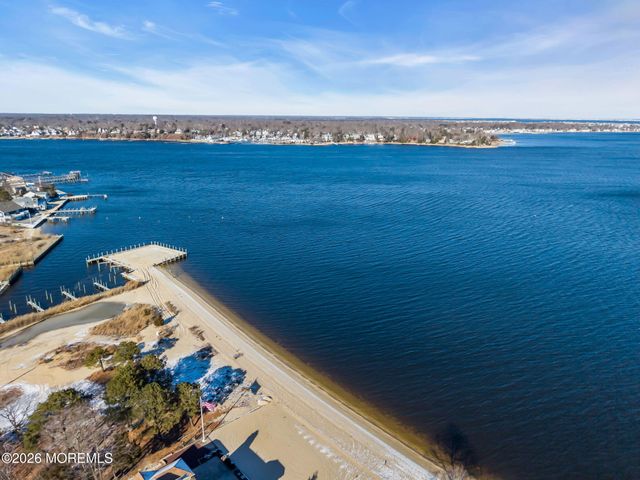 20 Fairwood Drive, Bayville, NJ 08721