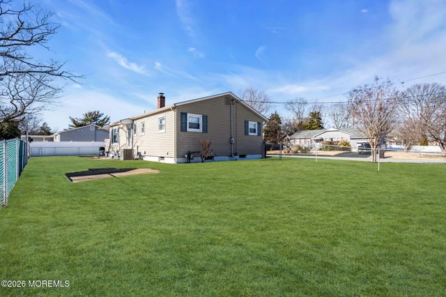 20 Fairwood Drive, Bayville, NJ 08721