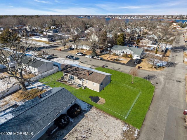 20 Fairwood Drive, Bayville, NJ 08721