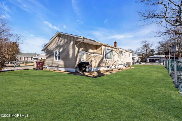 20 Fairwood Drive, Bayville, NJ 08721