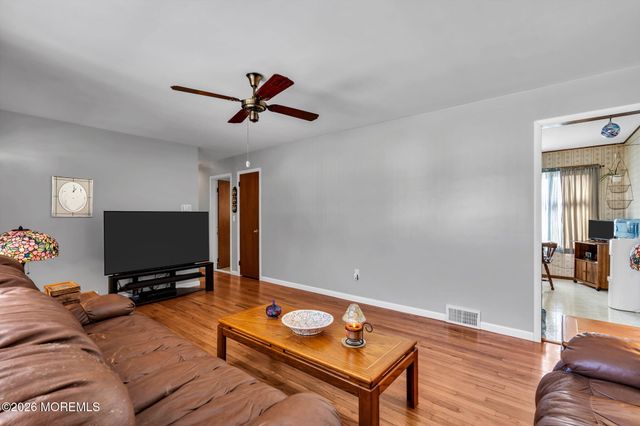 20 Fairwood Drive, Bayville, NJ 08721