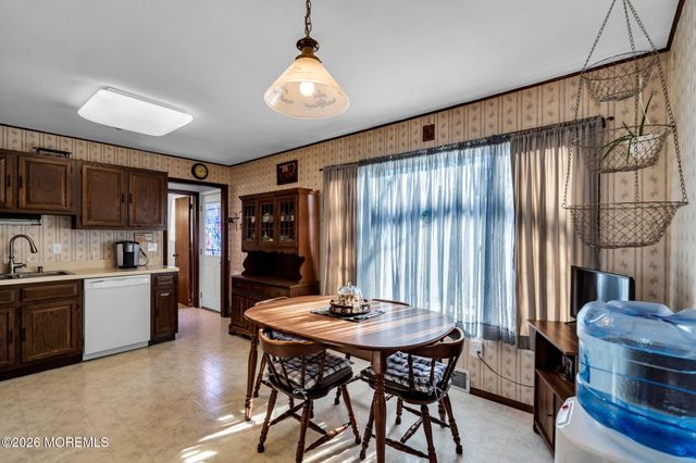 20 Fairwood Drive, Bayville, NJ 08721