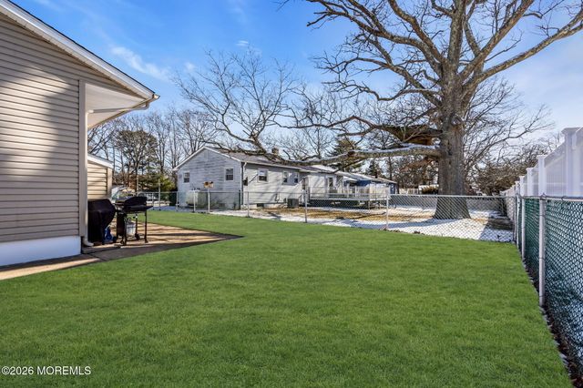 20 Fairwood Drive, Bayville, NJ 08721